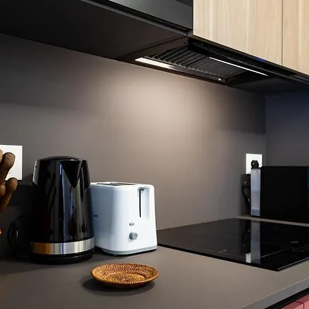 Apartamento Modern Red Flat In