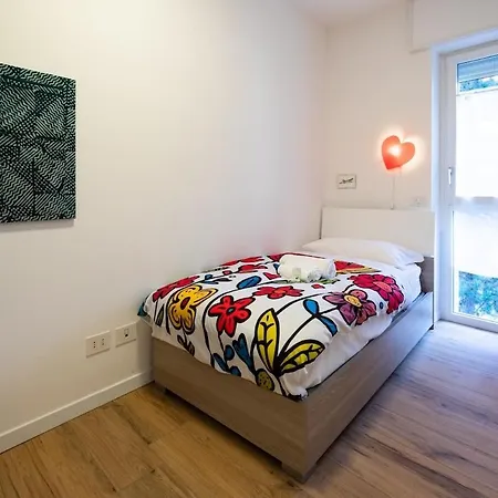 Apartamento Modern Red Flat In *